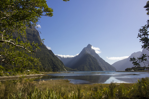 Queenstown-Milford Sound-Te Anau 406km | 252mi, 5 hours 20 minutes driving time