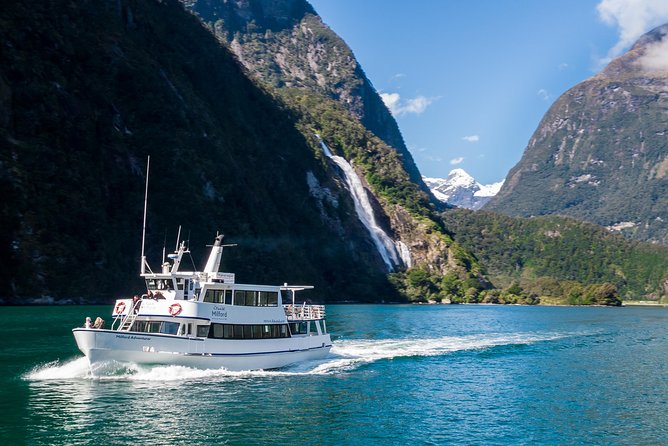 Boat cruise on Milford Sound